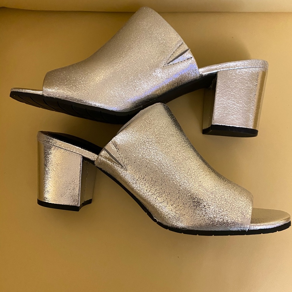 New Kenneth Cole Reaction Malyn Silver Slides